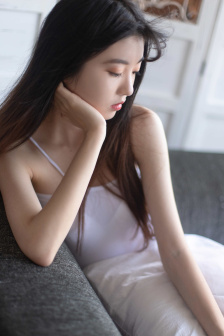 老阿姨看到小鲜肉心动幽默说说